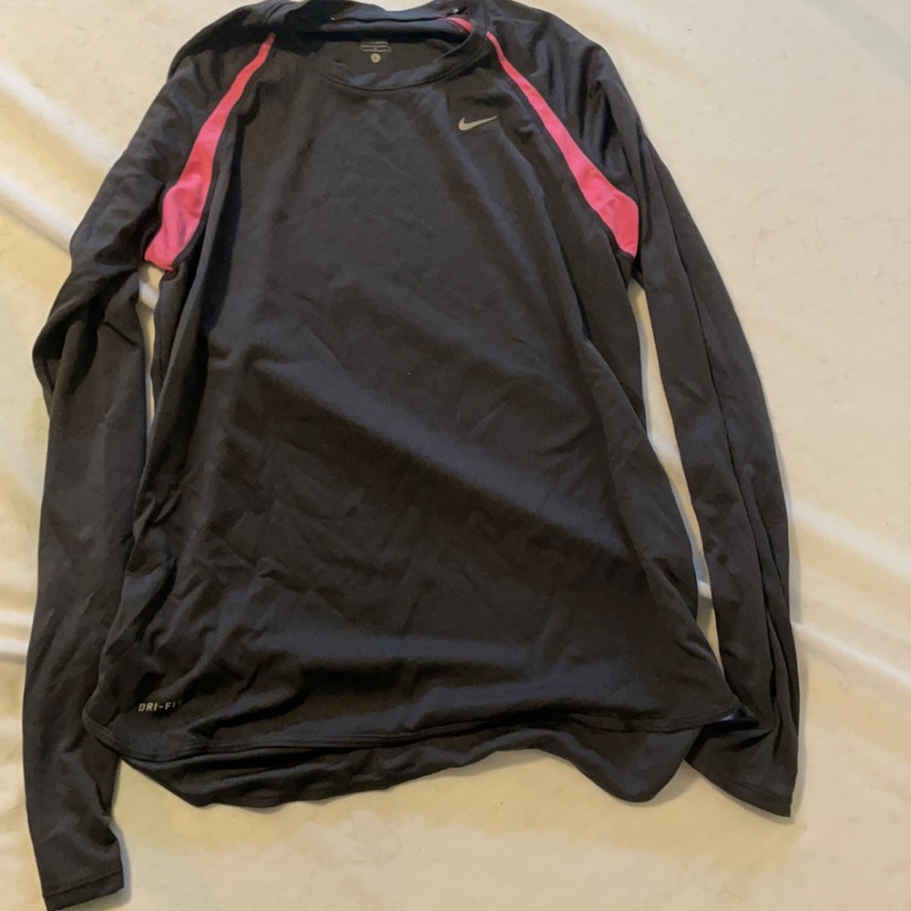 Never worn dark gray and pink Nike Dri-fit